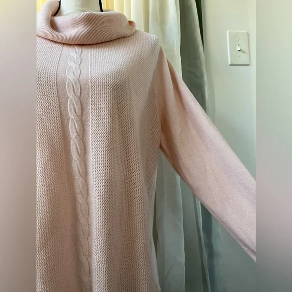 Pink Turtleneck - Picture 7 of 8